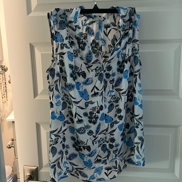 Sleeveless top - Picture 1 of 1